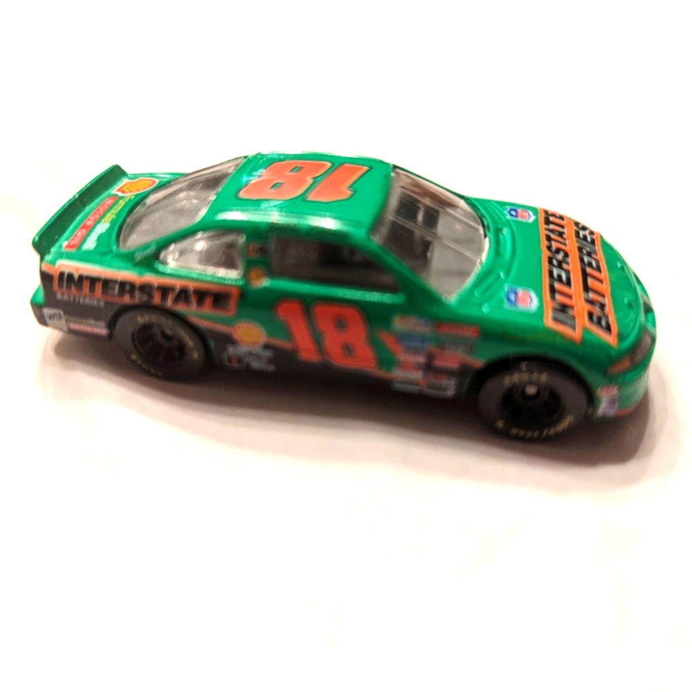 Bobby Labonte #18 Interstate Batteries Nascar 🔥 Hot Wheels Die Cast Toy Car RC